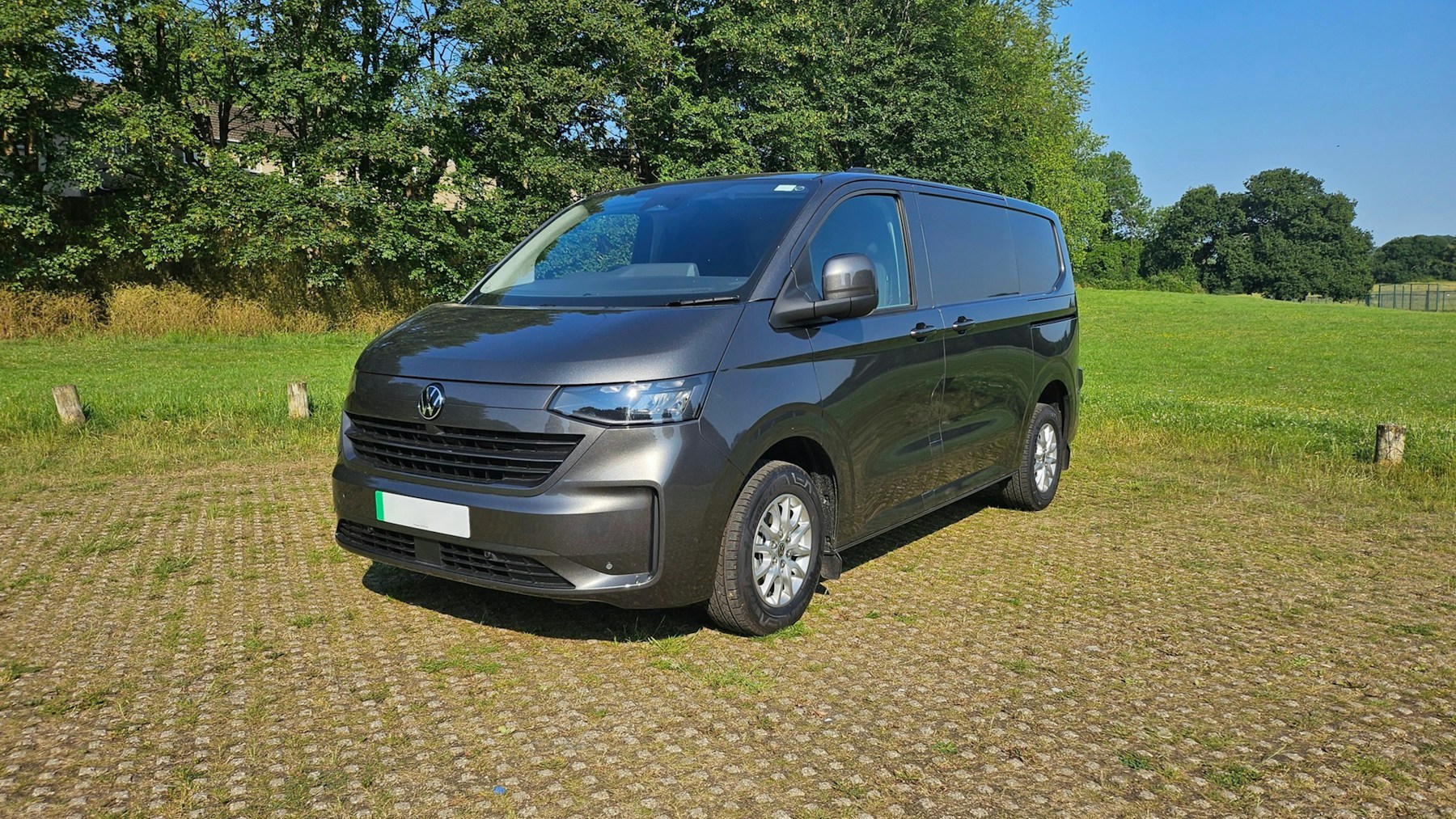 Volkswagen commercial delivery van from Autotrader UK